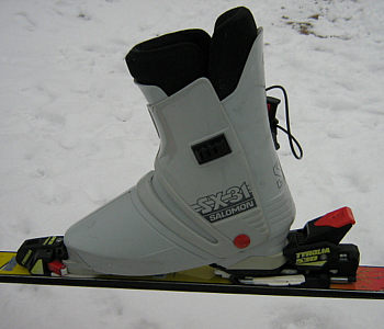 лыжи и ботинки